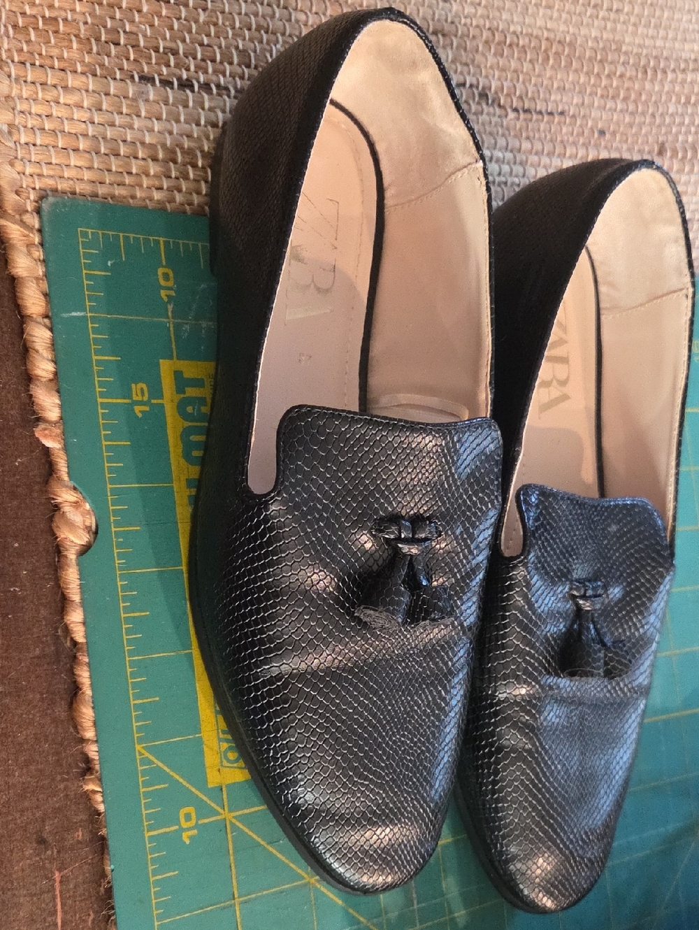 Zara Black Textured Tassel Loafers